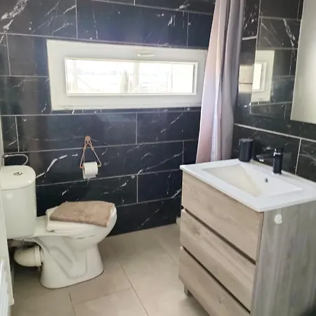 Appartement 2 Pieces Avec Place De Parking Exterieur A Beaulieu-Sur-Mer 보로쉬르메르